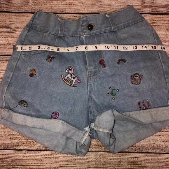 Embroidered High Waist Shorts - Picture 5 of 6